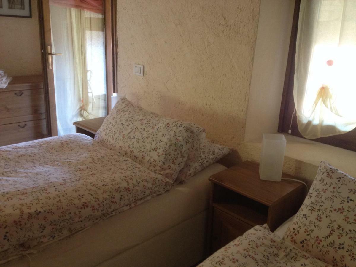 La Tana Del Ghiro Bed & Breakfast Porto Valtravaglia Ngoại thất bức ảnh