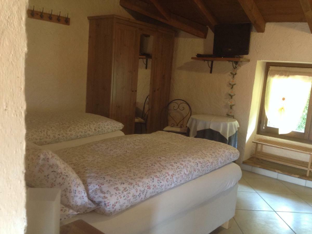 La Tana Del Ghiro Bed & Breakfast Porto Valtravaglia Ngoại thất bức ảnh