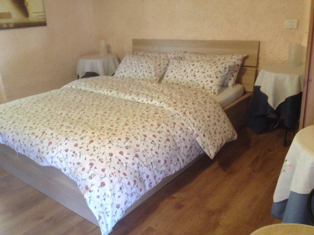 La Tana Del Ghiro Bed & Breakfast Porto Valtravaglia Ngoại thất bức ảnh
