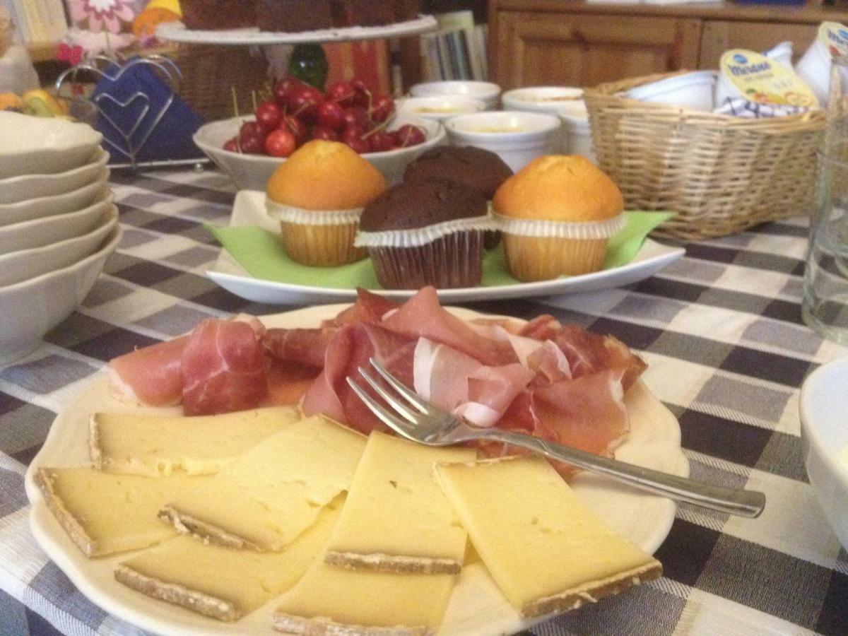 La Tana Del Ghiro Bed & Breakfast Porto Valtravaglia Ngoại thất bức ảnh